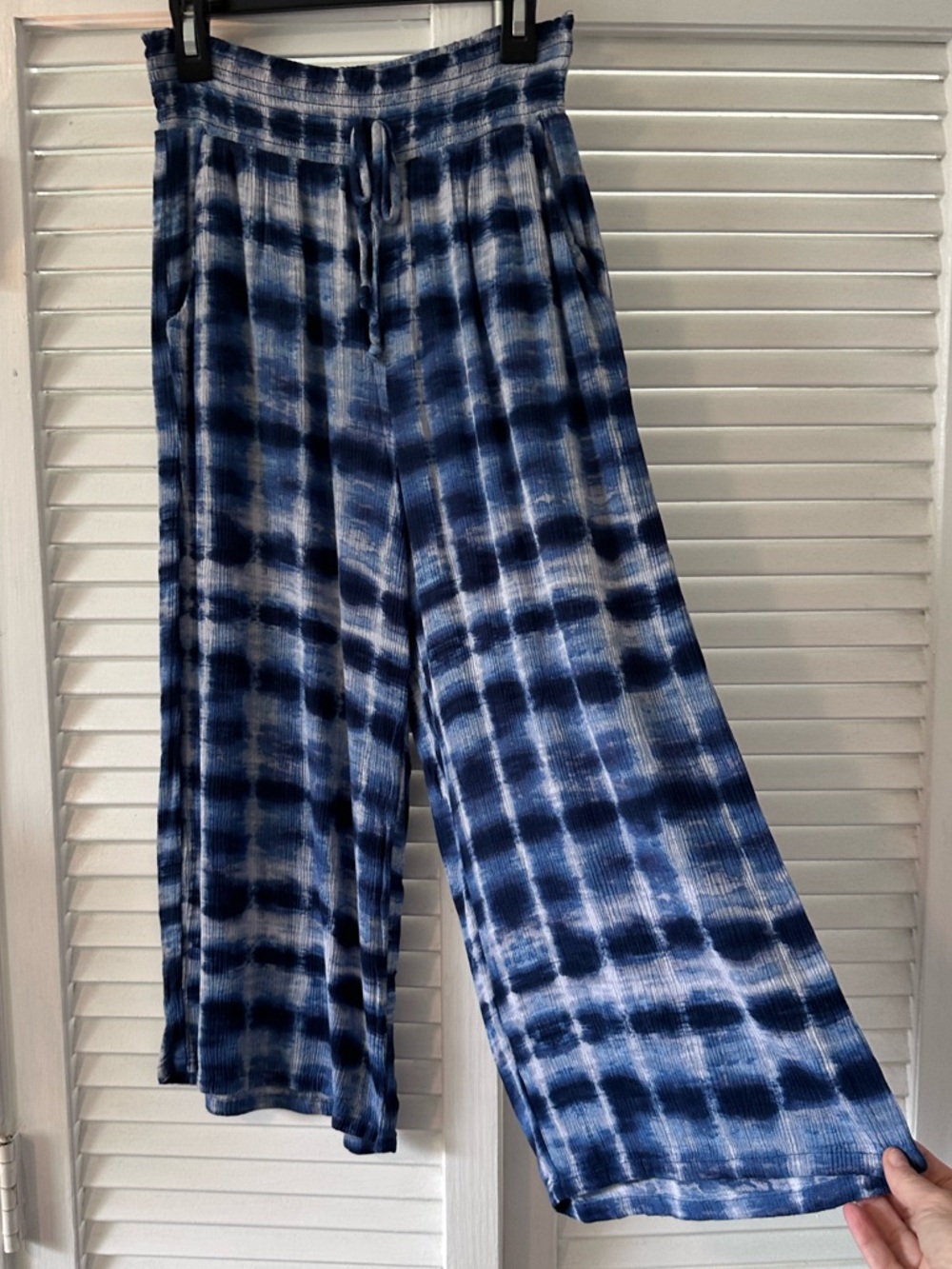 Bebop Size Medium Blue Tie-Dye Smocked Elastic Waist  Wide Leg Capris